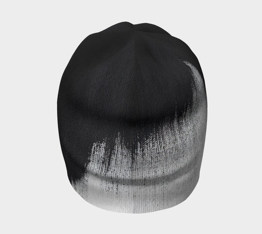Vue latérale de la tuque soulignant le design abstrait de coups de pinceau.