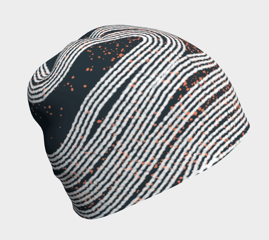 Une tuque Dark Steel avec un motif abstrait tourbillonnant de lignes blanches et grises et de touches d&
