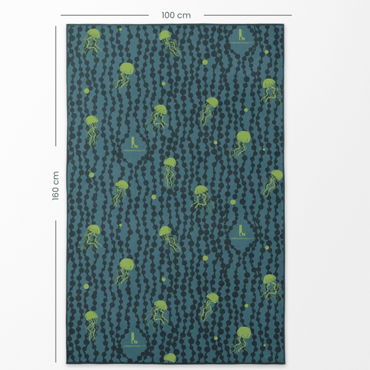 Dimensions of the XL artistic towel shown: 100 cm width and 160 cm height, featuring the dark blue jellyfish pattern.