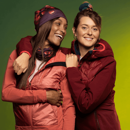 Deux femmes en manteaux d&