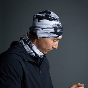 Profile of a sportman wearing POLAR B&W Multifunctional Tube WITH FLEECE illustrated by Catherine Parent. This beautiful bandana can be worn in more than 10 different ways! Unisex, this scarf is perfect to the whole family and can be worn in any season ! 