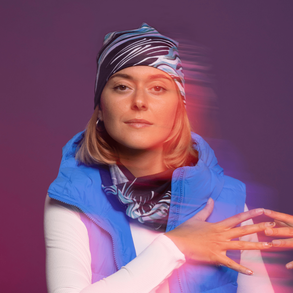 Sportive woman wearing the Blue and Black Heron Bamboo Beanie from Julie Rocheleau for Lalita&