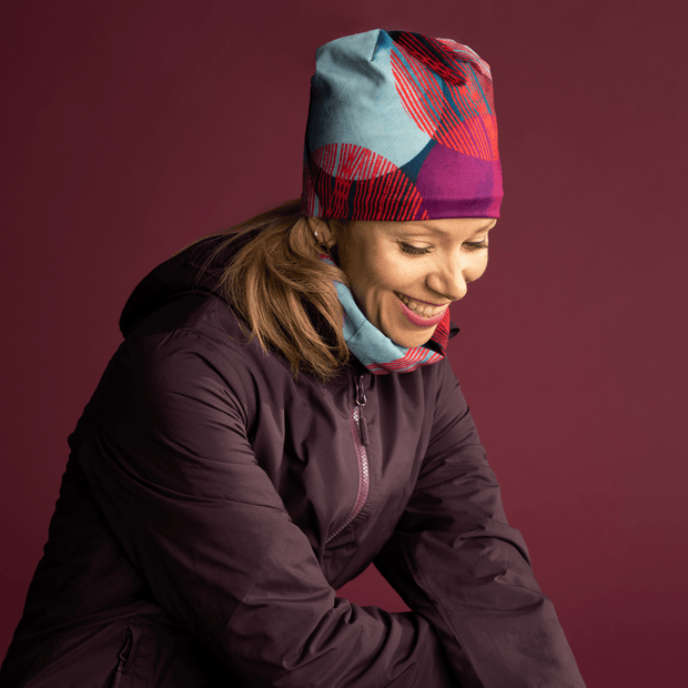 The best Multifunctional tube for mid-season activity. Pair this Teal-Dots neck gaiter with its beanie to have a feminine and sporty looks ! 